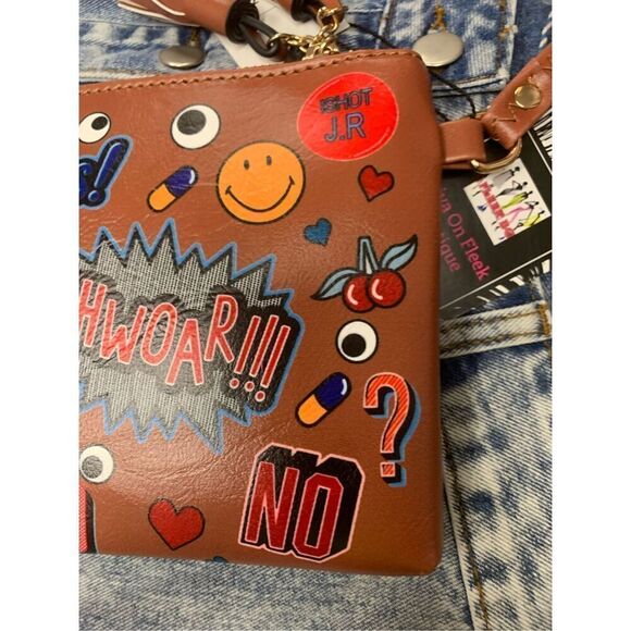 Graphic Wristlet - Picture 2 of 6